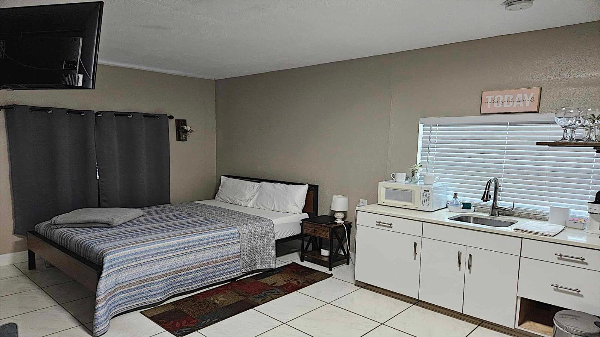 Green Castle Apartment In Tampa Near Airport And Busch Gardens Exterior photo