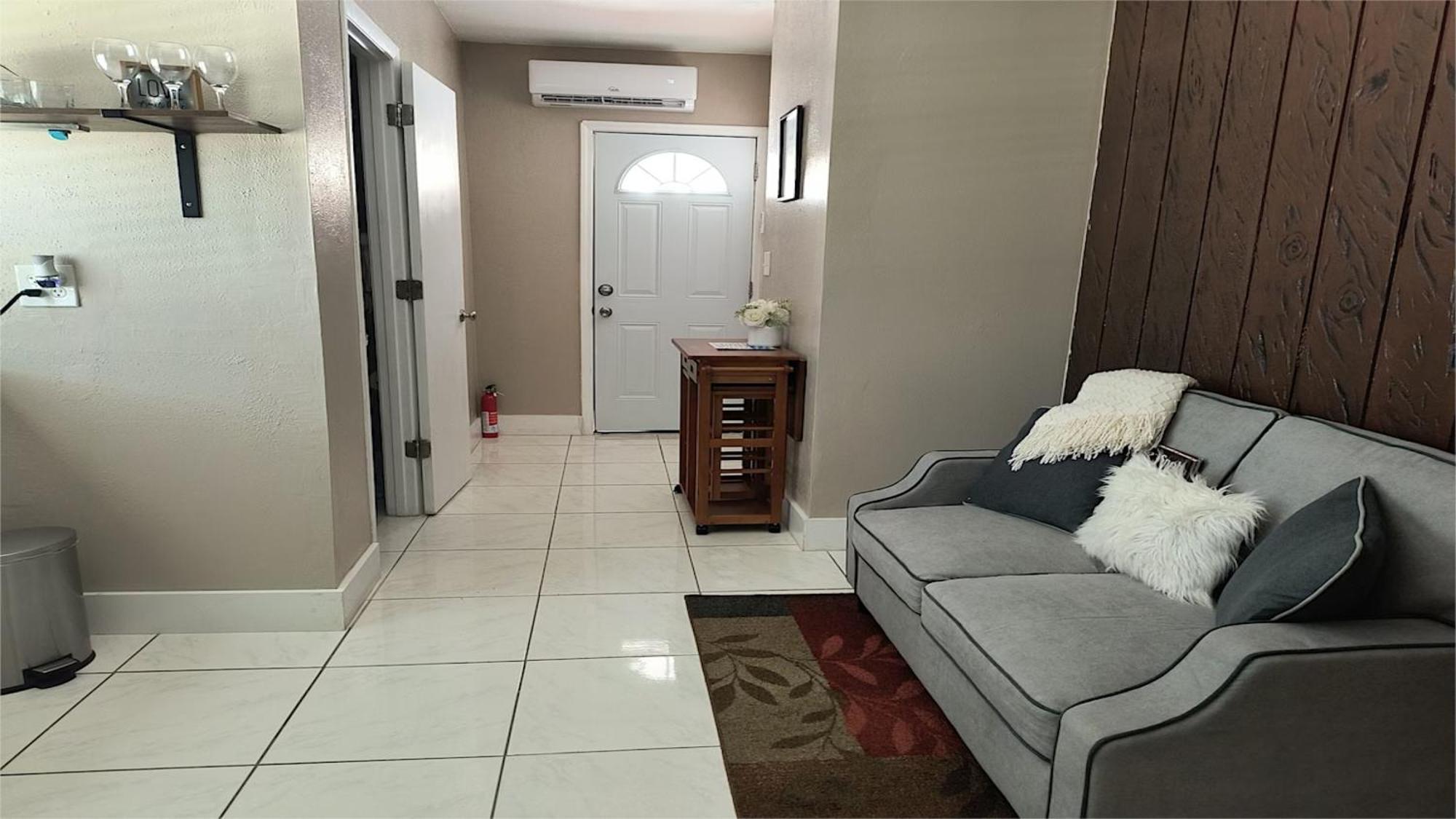 Green Castle Apartment In Tampa Near Airport And Busch Gardens Exterior photo