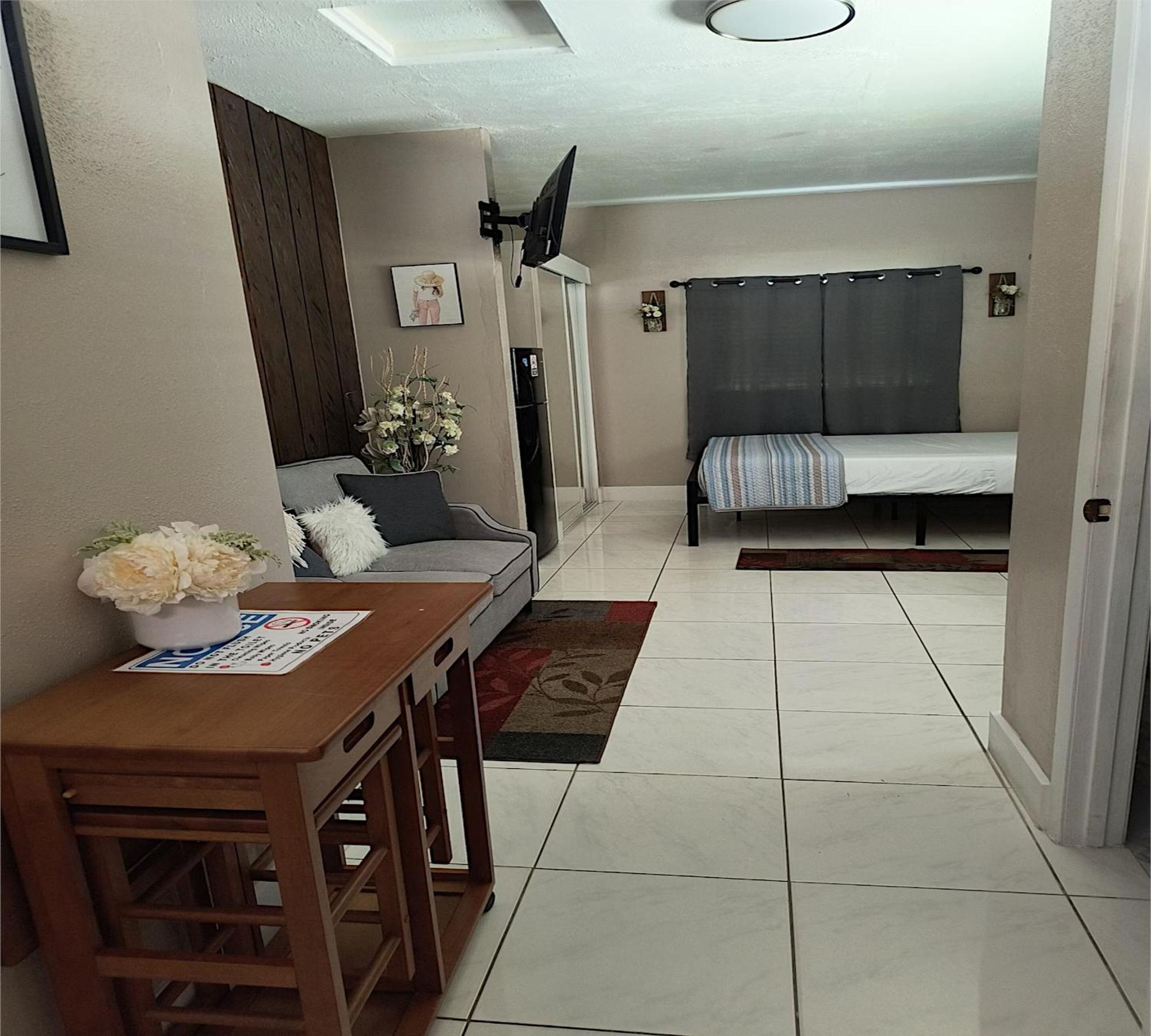 Green Castle Apartment In Tampa Near Airport And Busch Gardens Exterior photo